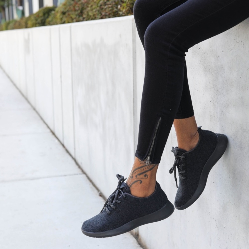Allbirds womens all black wool runners tennis shoe